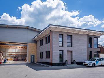 Eine neue Produktionshalle und neue Büros